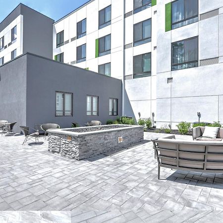 Courtyard By Marriott Deptford Hotel Almonesson Exterior photo