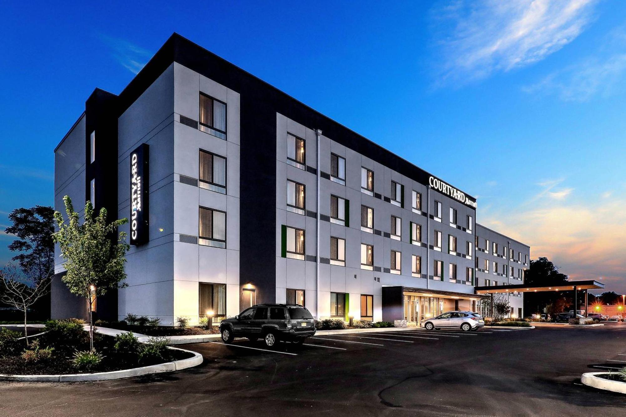 Courtyard By Marriott Deptford Hotel Almonesson Exterior photo