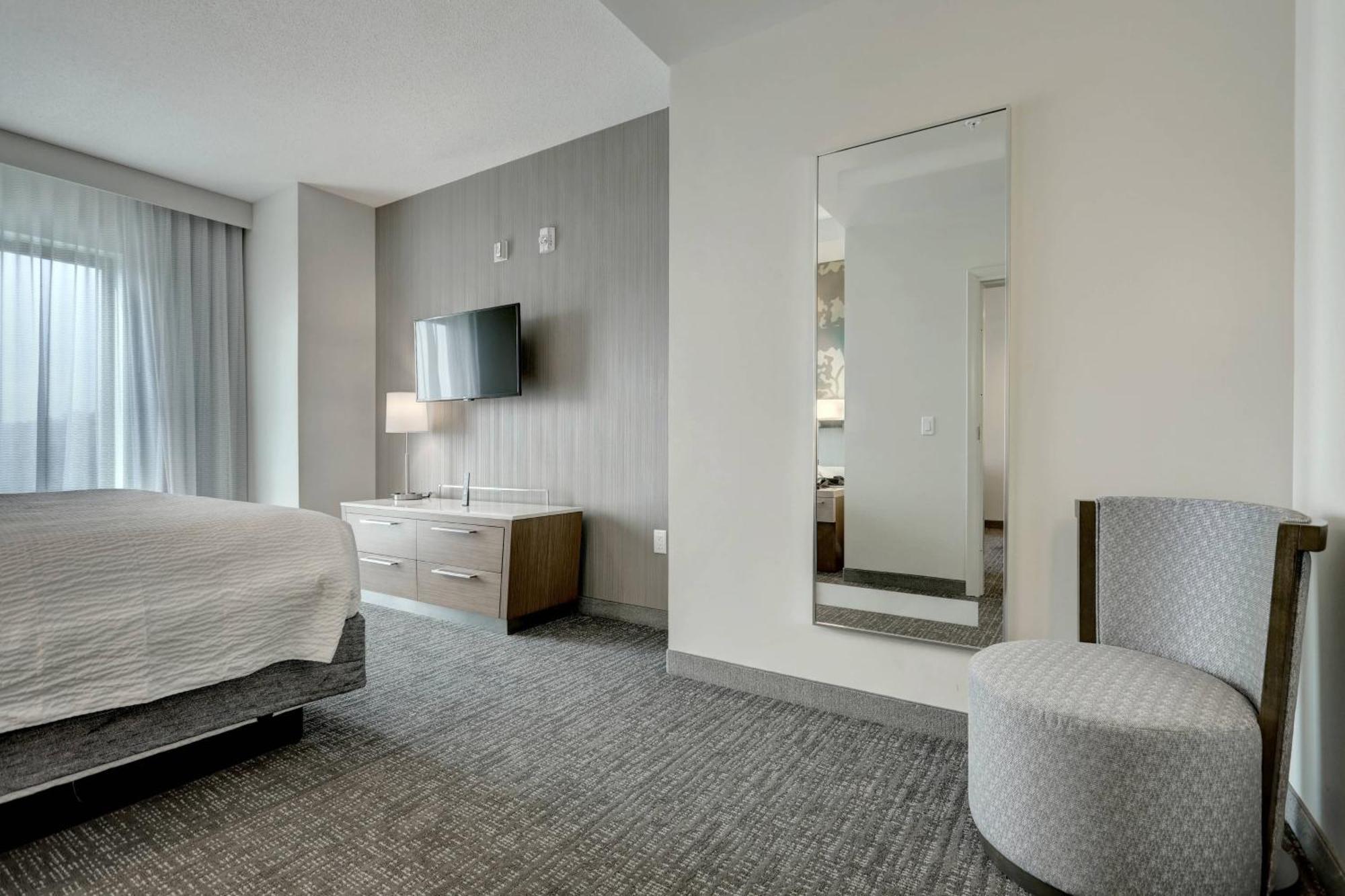 Courtyard By Marriott Deptford Hotel Almonesson Exterior photo