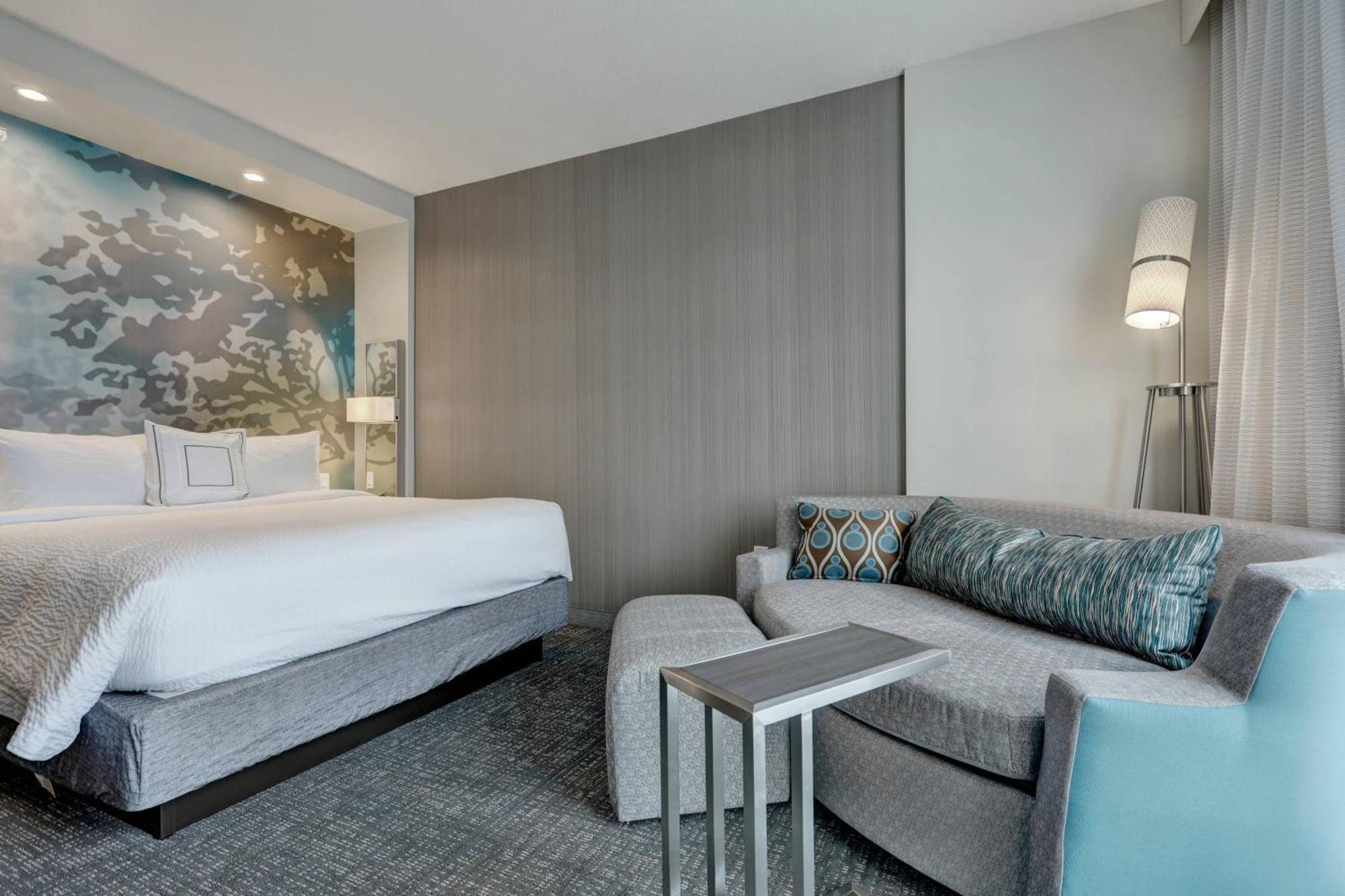 Courtyard By Marriott Deptford Hotel Almonesson Exterior photo
