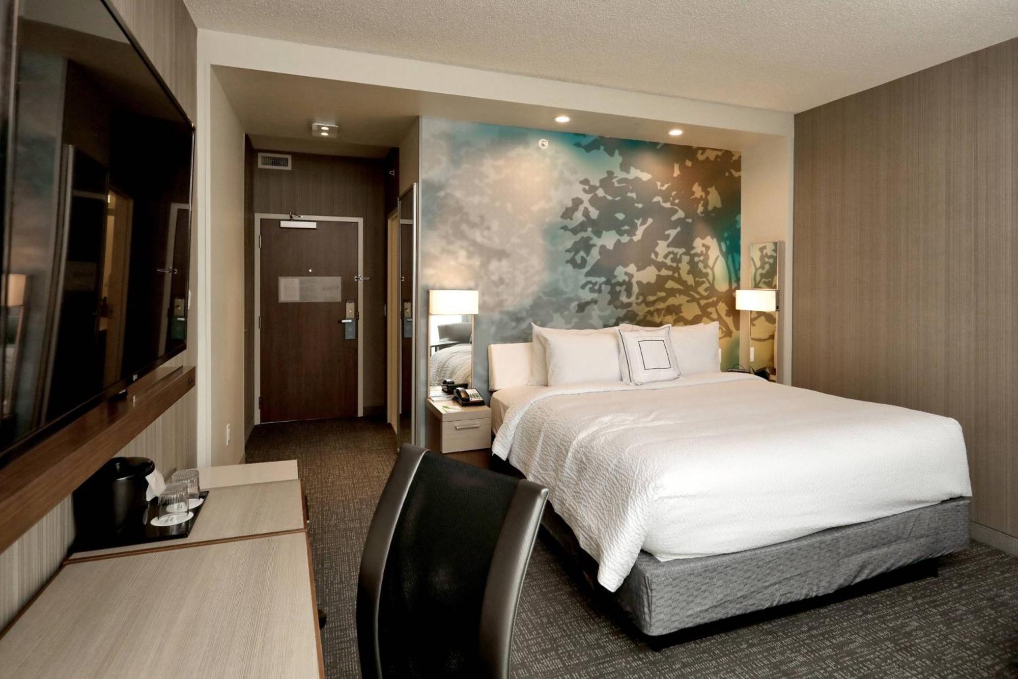 Courtyard By Marriott Deptford Hotel Almonesson Exterior photo