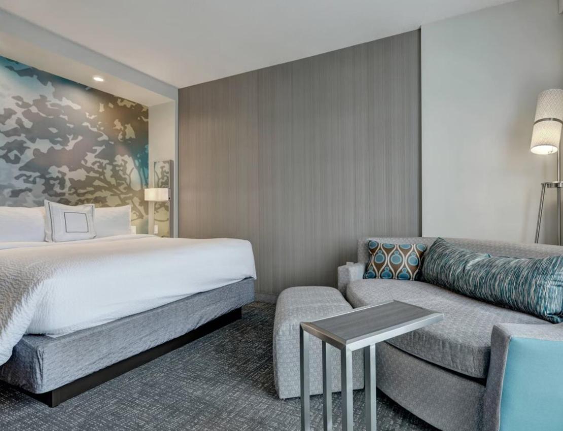 Courtyard By Marriott Deptford Hotel Almonesson Exterior photo