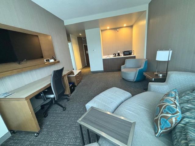 Courtyard By Marriott Deptford Hotel Almonesson Exterior photo