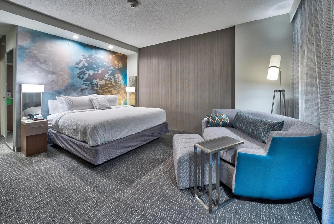 Courtyard By Marriott Deptford Hotel Almonesson Exterior photo